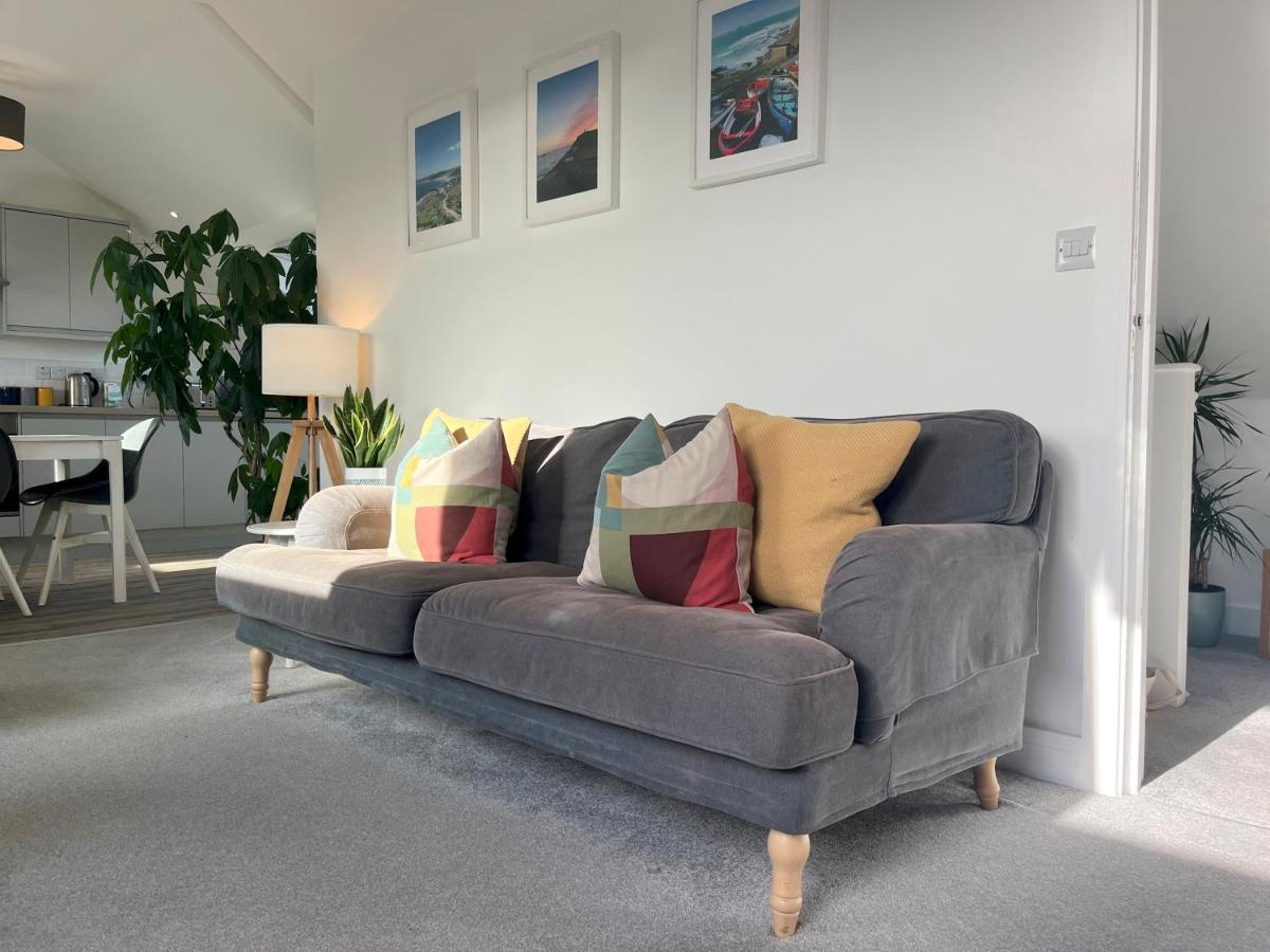 Stunning Town Centre Penthouse w/ Sea Views - Housity