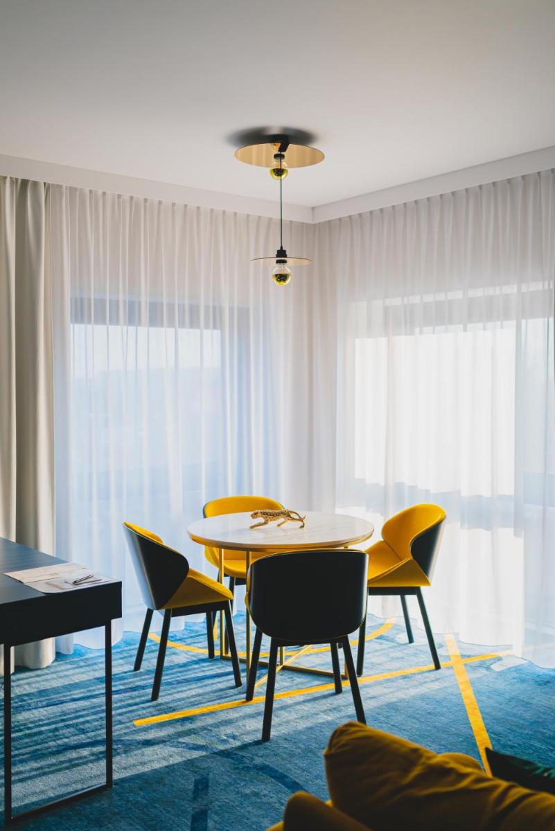 Suitetrails - Stay inn Hotel Warszawa