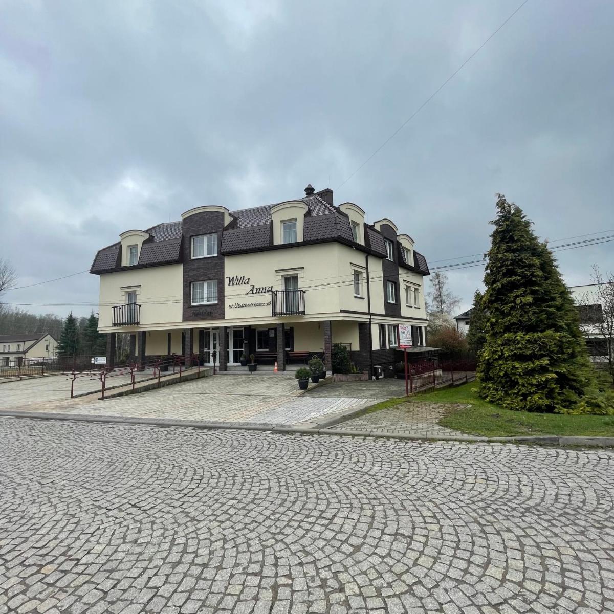 Willa Anna - Pokoje Gościnne - Housity