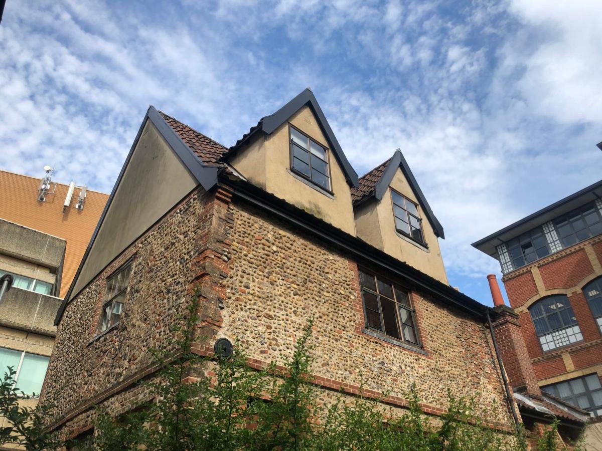 Grade II Listed Flint Cottage Sleeps 4 - Housity