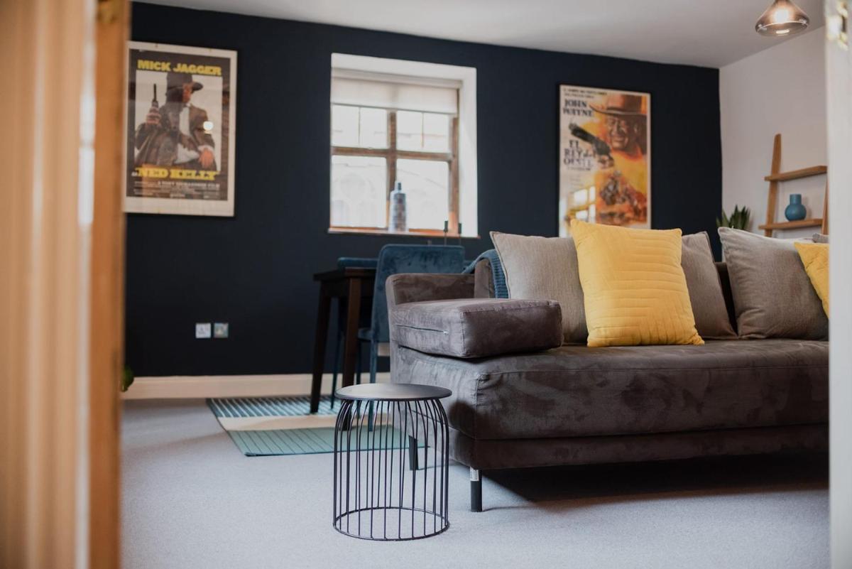 Grade II Listed Flint Cottage Sleeps 4 - Housity