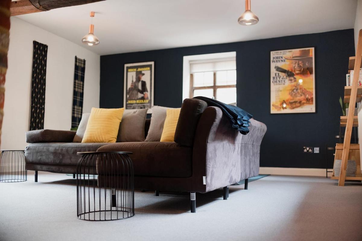 Grade II Listed Flint Cottage Sleeps 4 - Housity