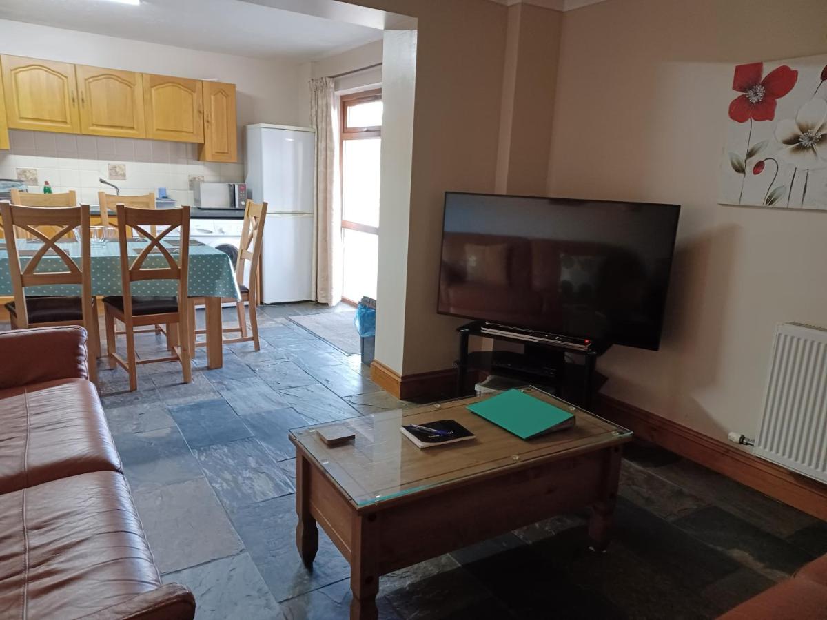Dunroaming Cottage - Housity
