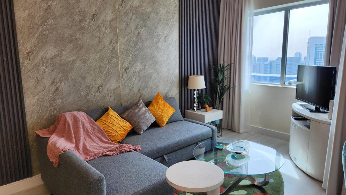 Suitetrails - Elegant Apartment with Burj Khalifa View, Downtown