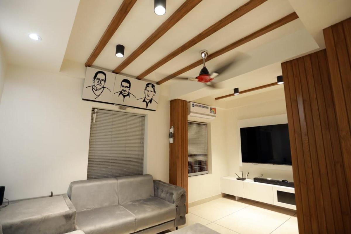 Thekkumbath Sea Breeze Pool villa - Housity