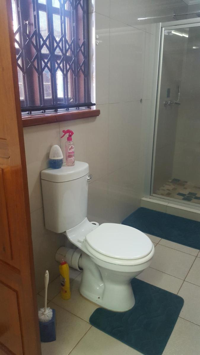 Julie's B&B - Housity