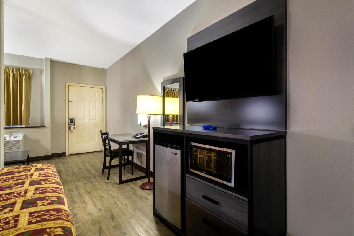 Executive Inn & Suites - Housity