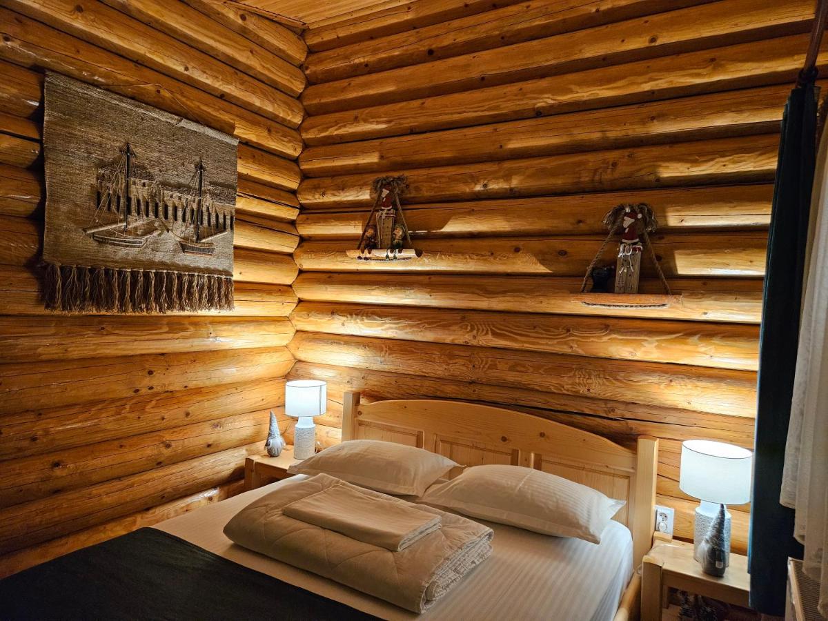 Cabana Alesia, relaxare la poalele Raraului - Housity