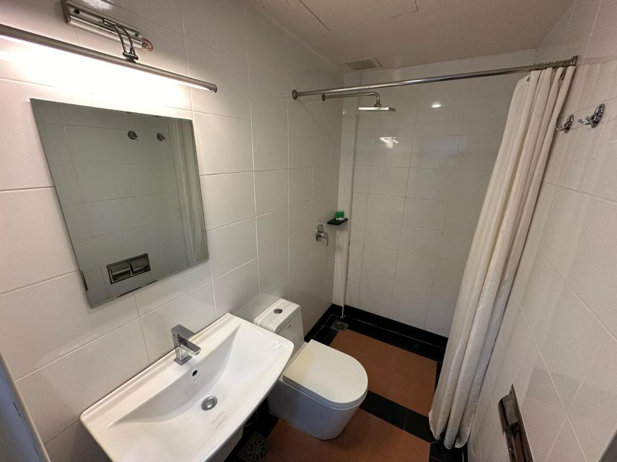 Hotel Twelve at 12 Kuantan Centre - Housity