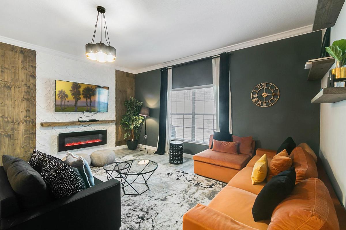 5 Bedrooms 4 Bathrooms Storey Lake 4801 Ct - Housity