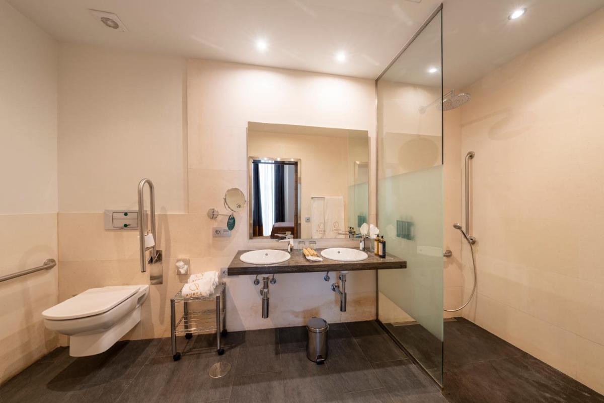 Un baño de Áurea Convento Capuchinos by Eurostars Hotel Company