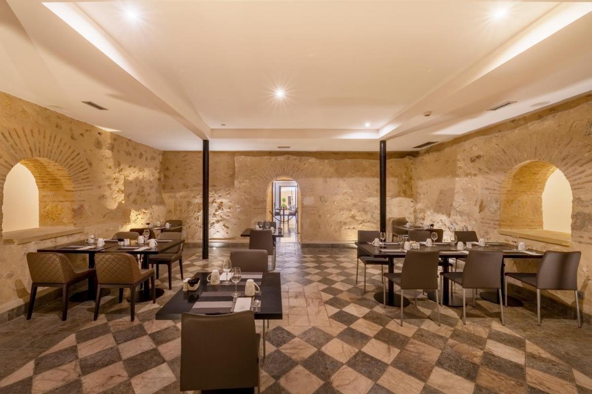Un restaurante o sitio para comer en Áurea Convento Capuchinos by Eurostars Hotel Company