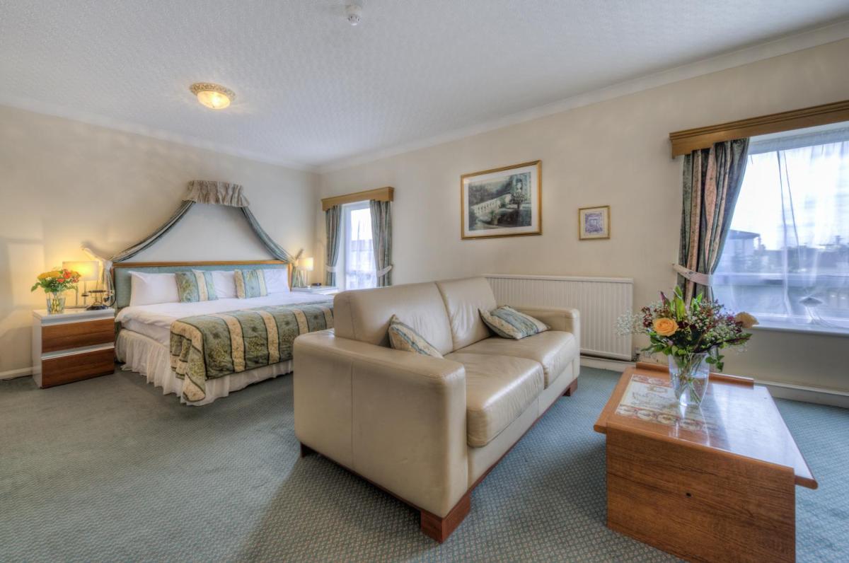 The Dolphin Hotel - Housity