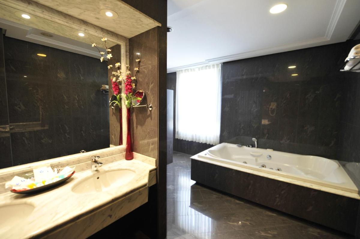 Hotel Lozano - Housity