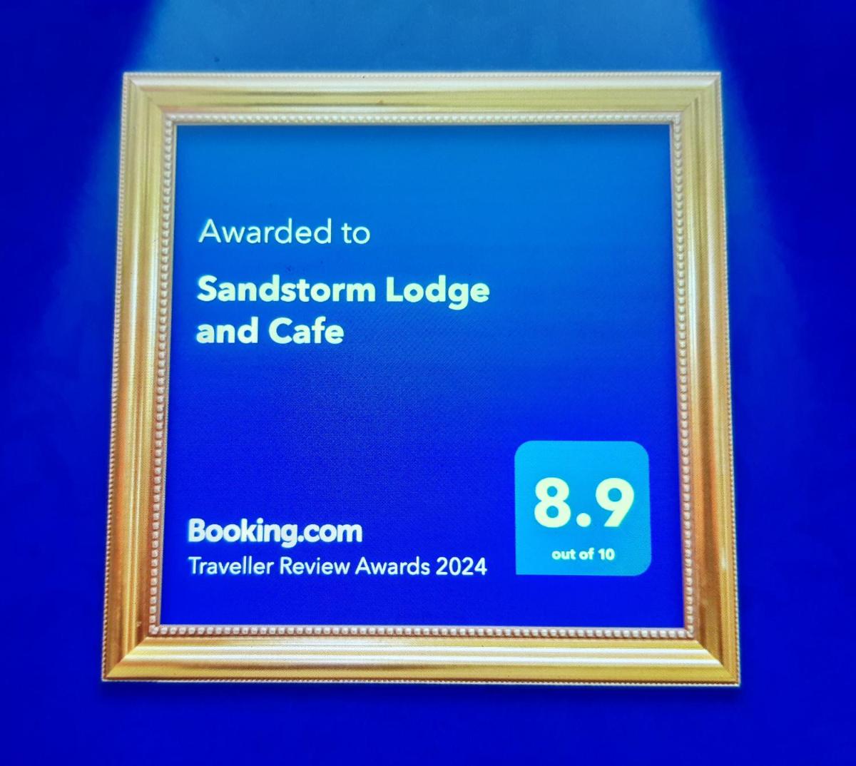 Sandstorm Lodge and Cafe - Housity