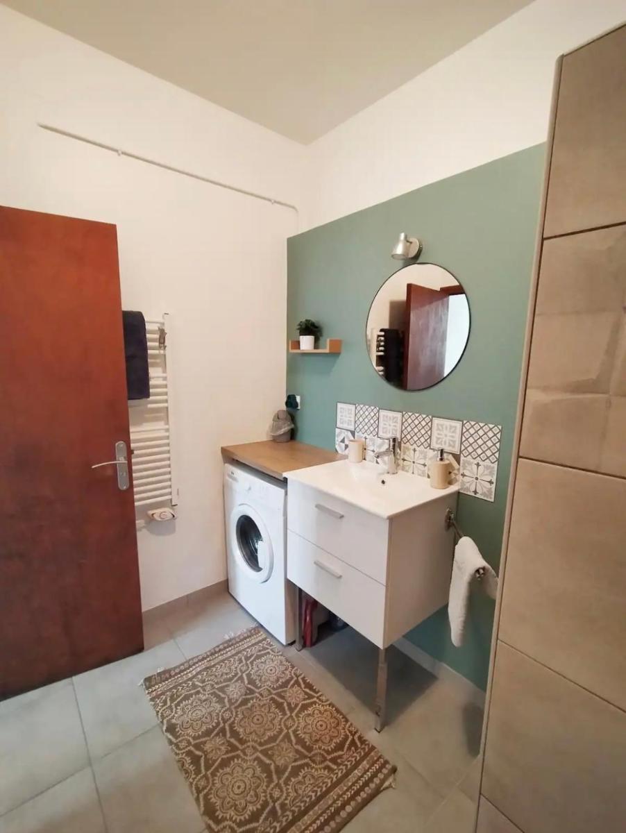 Appartement refait à neuf + parking gratuit - Housity