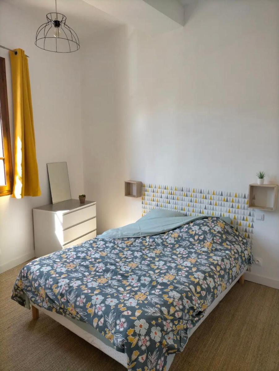 Appartement refait à neuf + parking gratuit - Housity