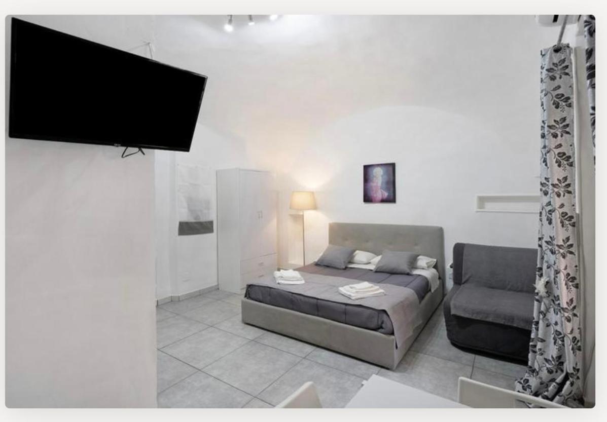 HOLIDAY HOME TARSIA Vicino PIAZZA DANTE - TOLEDO - Housity