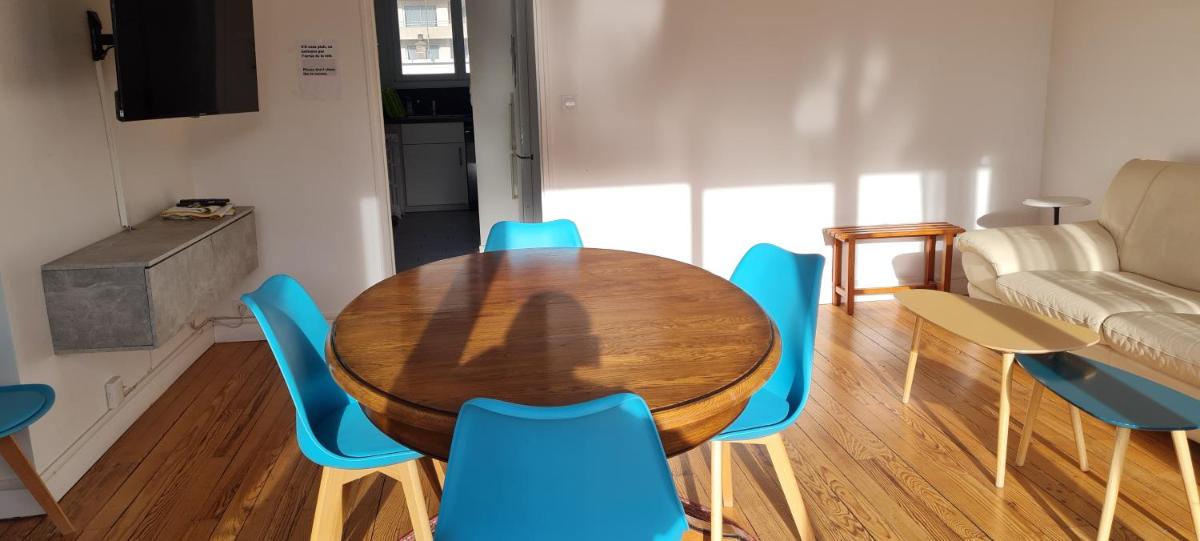 Appartement Rénové, 100 m de la gare, 83 m2, 5 Pers, Confortable et Lumineux - Hizvo