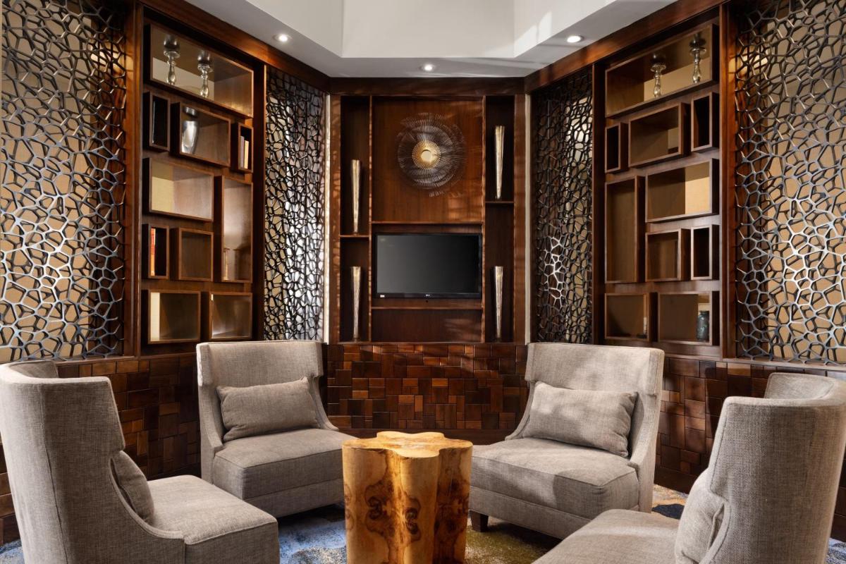 Delta Hotels by Marriott Philadelphia Airport - Housity