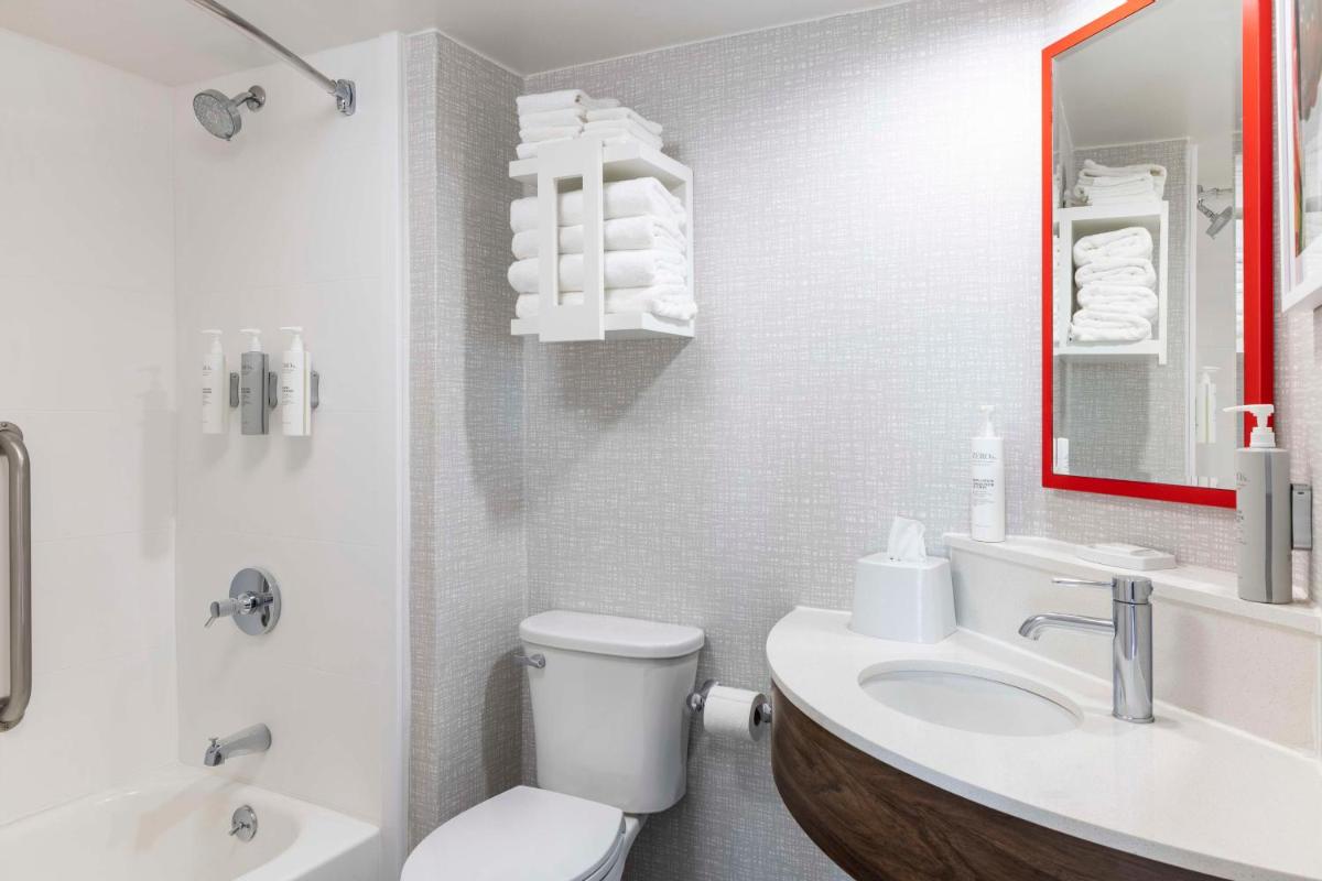 Hampton Inn Athens - Housity