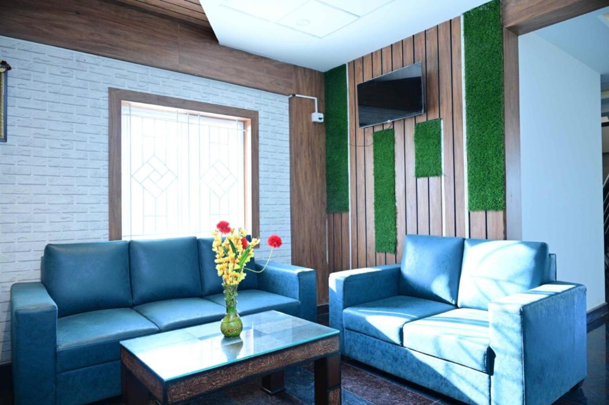 V.R.B Lodging and Boarding - Housity