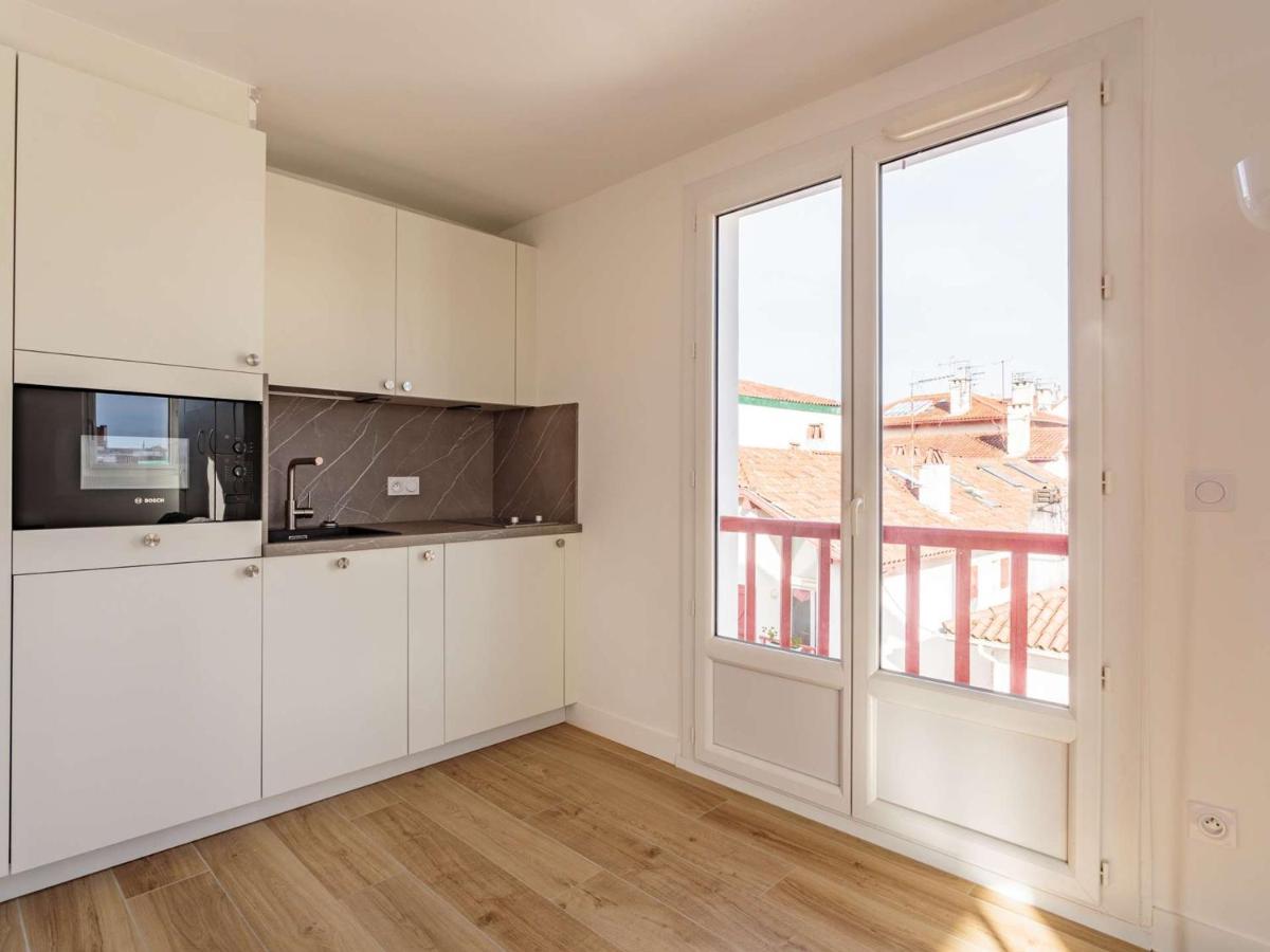 Appartement Moderne à 200m de la Plage avec Ascenseur en Plein Cœur de Saint-Jean-de-Luz - FR-1-4-566 - Housity