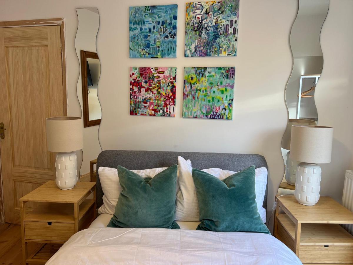 Double Room at Minster Cottage - Housity