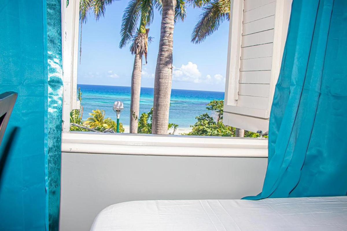 Malibu Ocean View Studio - Housity