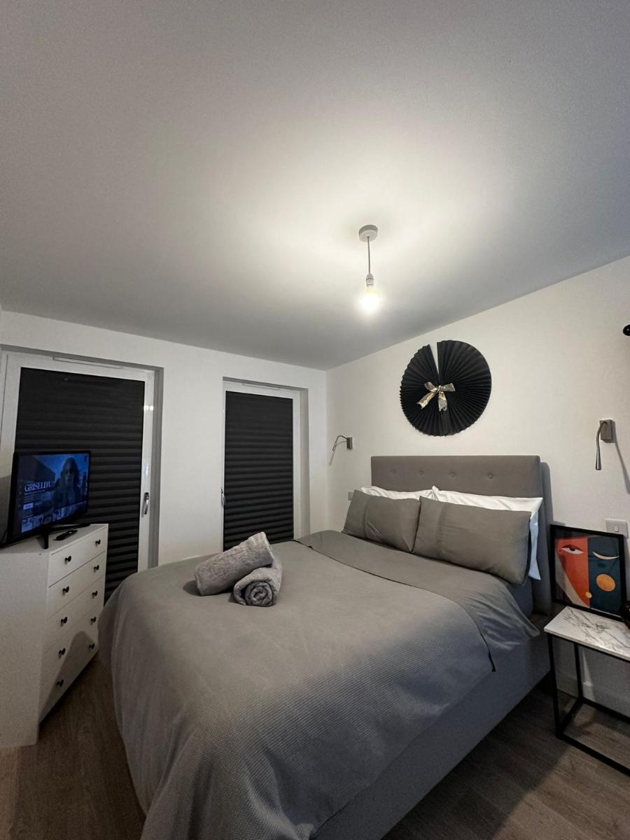 Stunning Double Bedroom With En-suite in SHARED APARTMENT- Beckenham SE20 Border - Housity