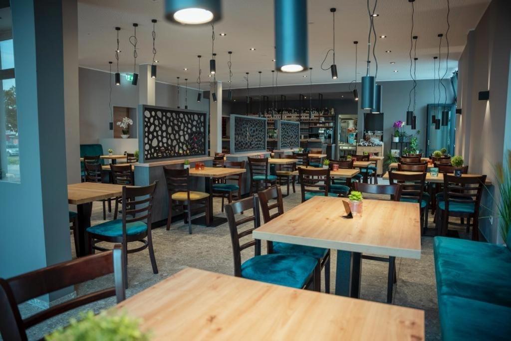 Hotel Central Vis a Vis - Housity