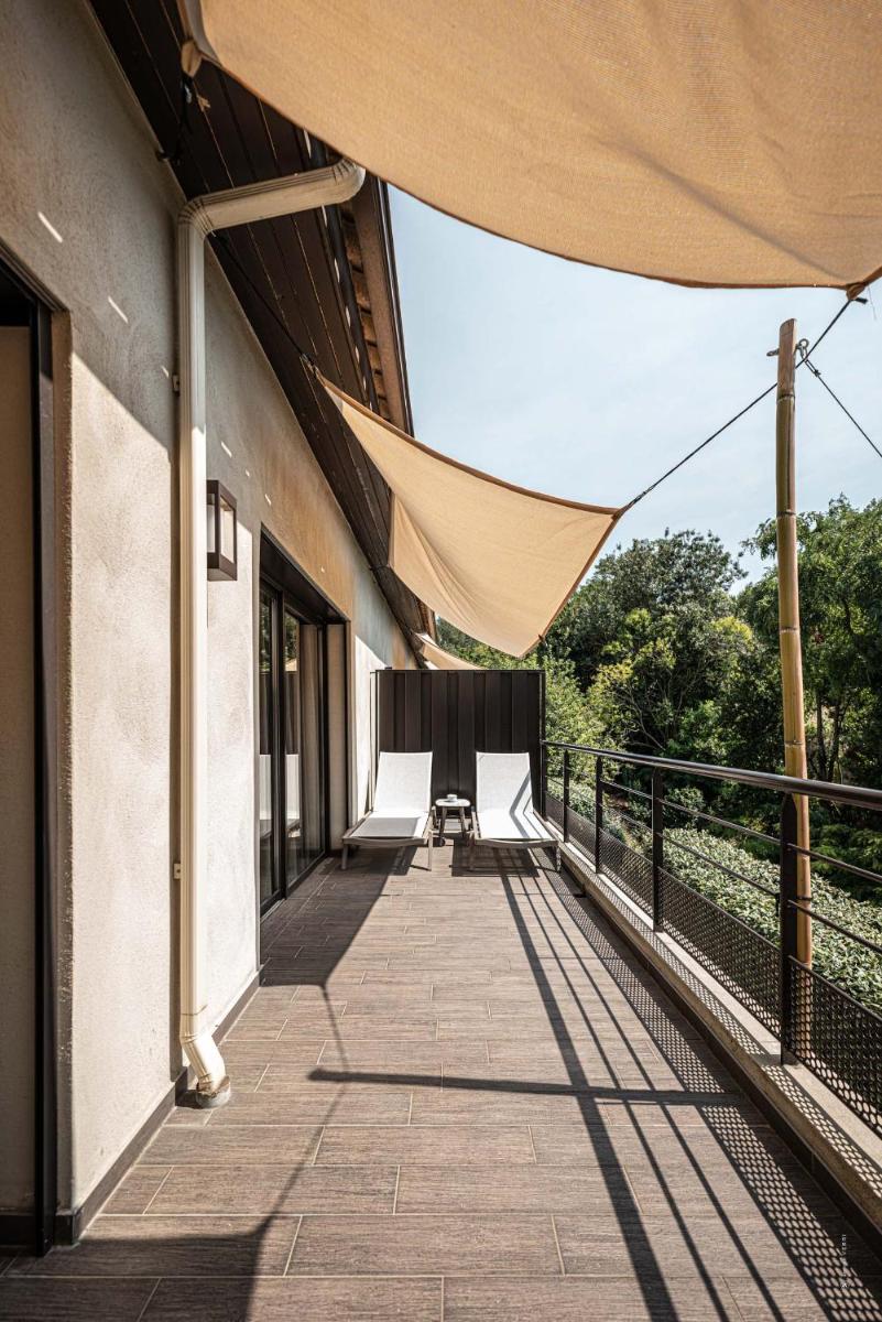 Balcon ou terrasse dans l'établissement Hôtel Le Parc - La Table de Franck Putelat