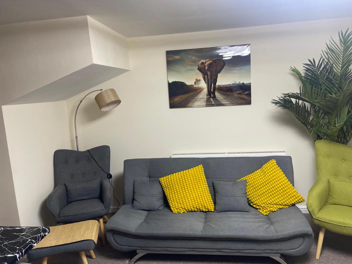 GM247 Nice Accommodation Stays - Housity