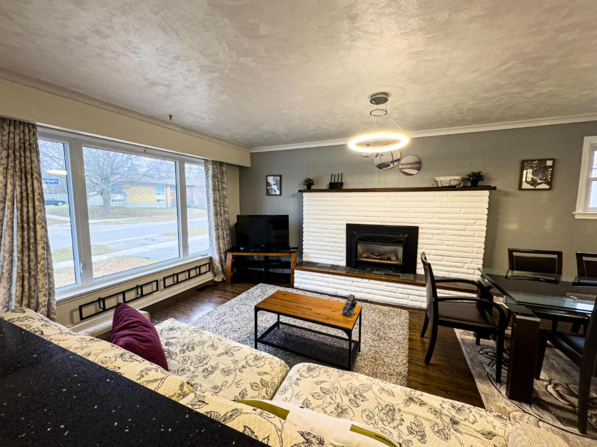 Charming Cozy Ravine Home Mins to Parks & Lake Entire House - Housity