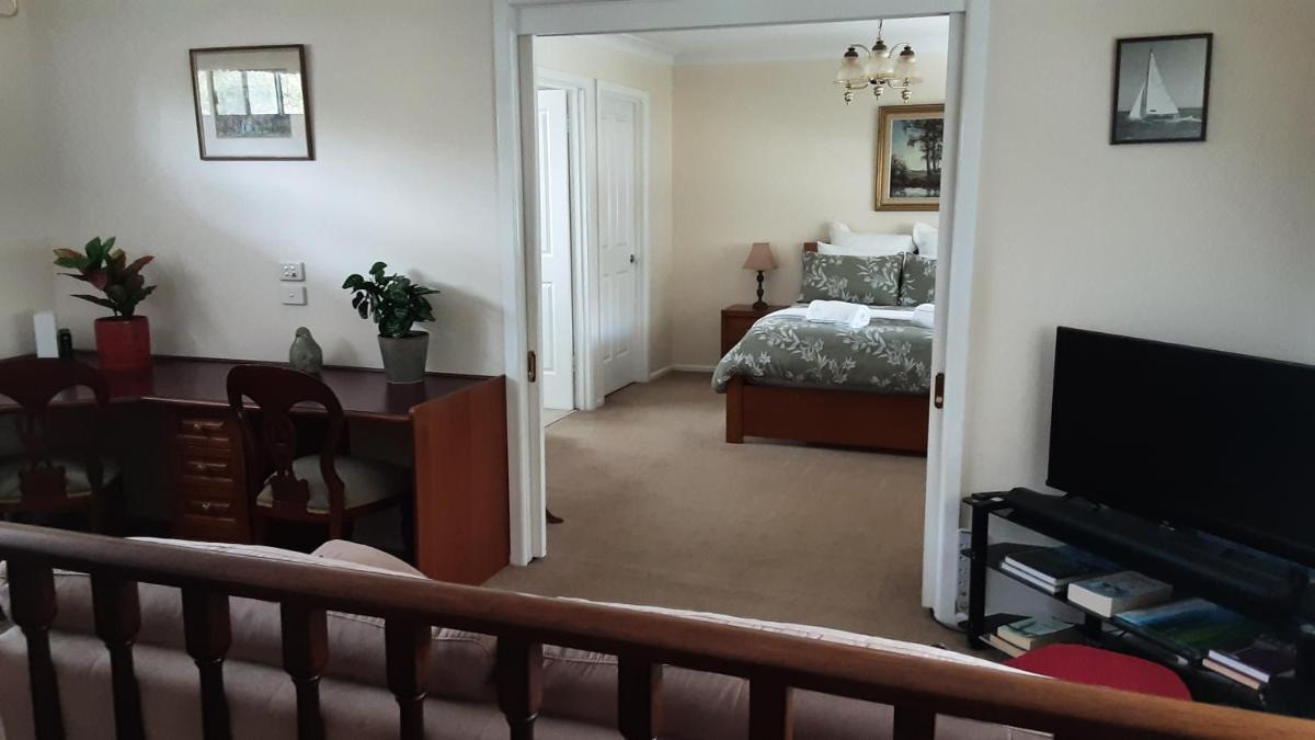Blackburn Lake Bed and Breakfast - Housity