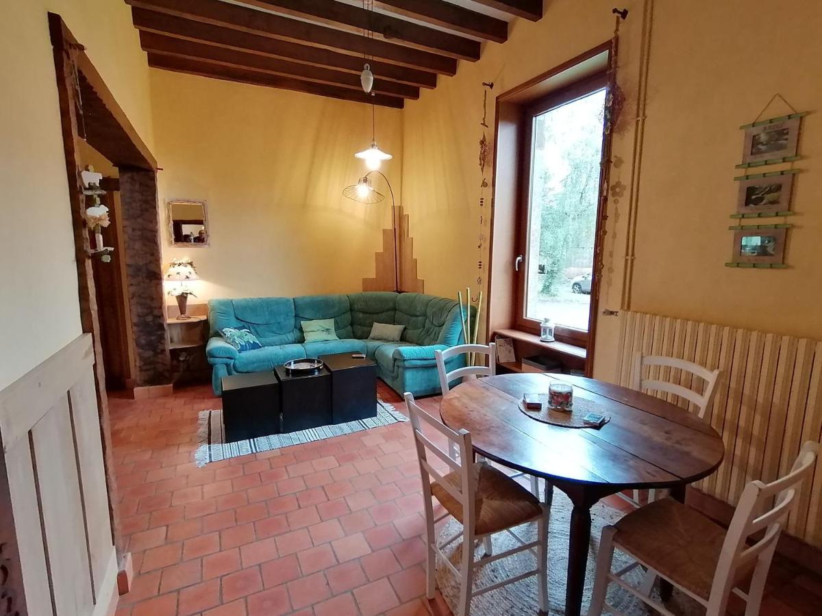 Grande Maison en Pierre avec Plan d'Eau, Jardin Clôturé, Cheminée, et Activités de Plein Air - FR-1-600-159 - Housity
