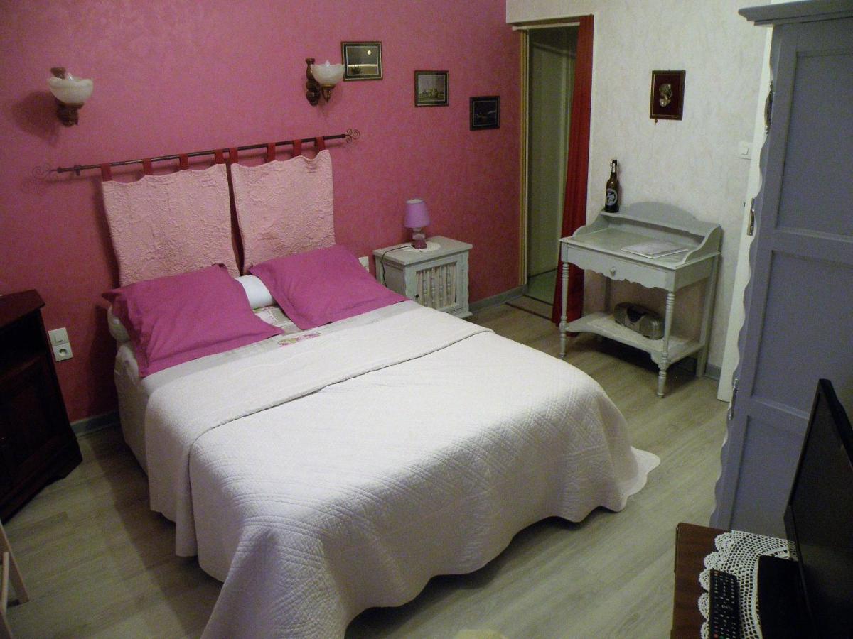Charmant Chalet avec Cheminée et Balcon à Cousances-les-Forges - FR-1-585-123 - Housity
