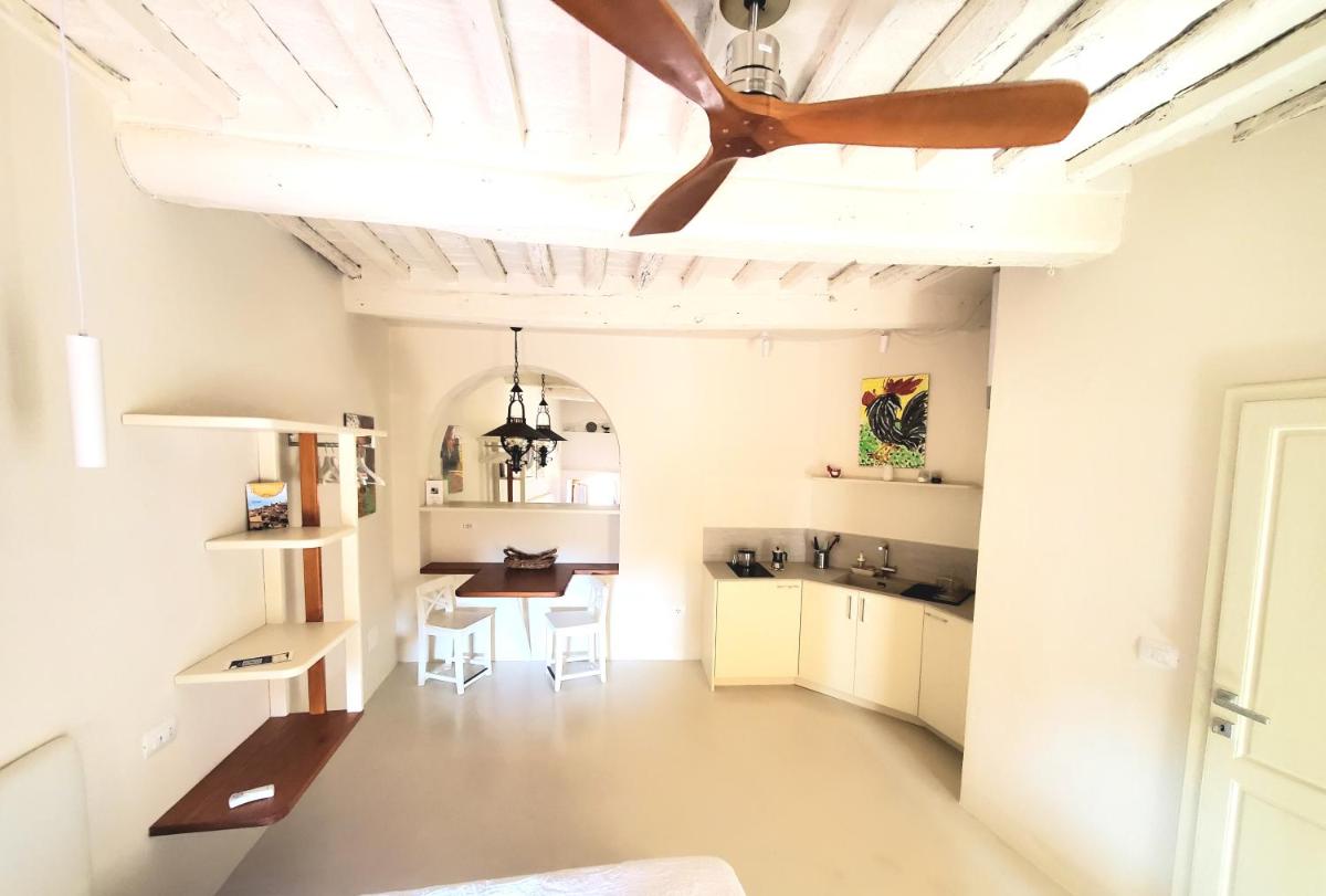 CASINA TOSCANA, Cozy studio in the heart of Campiglia Marittima with FREE Wi-Fi - Housity