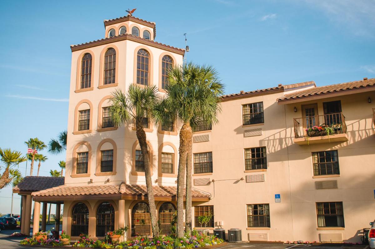 Inn on the Lakes - Housity
