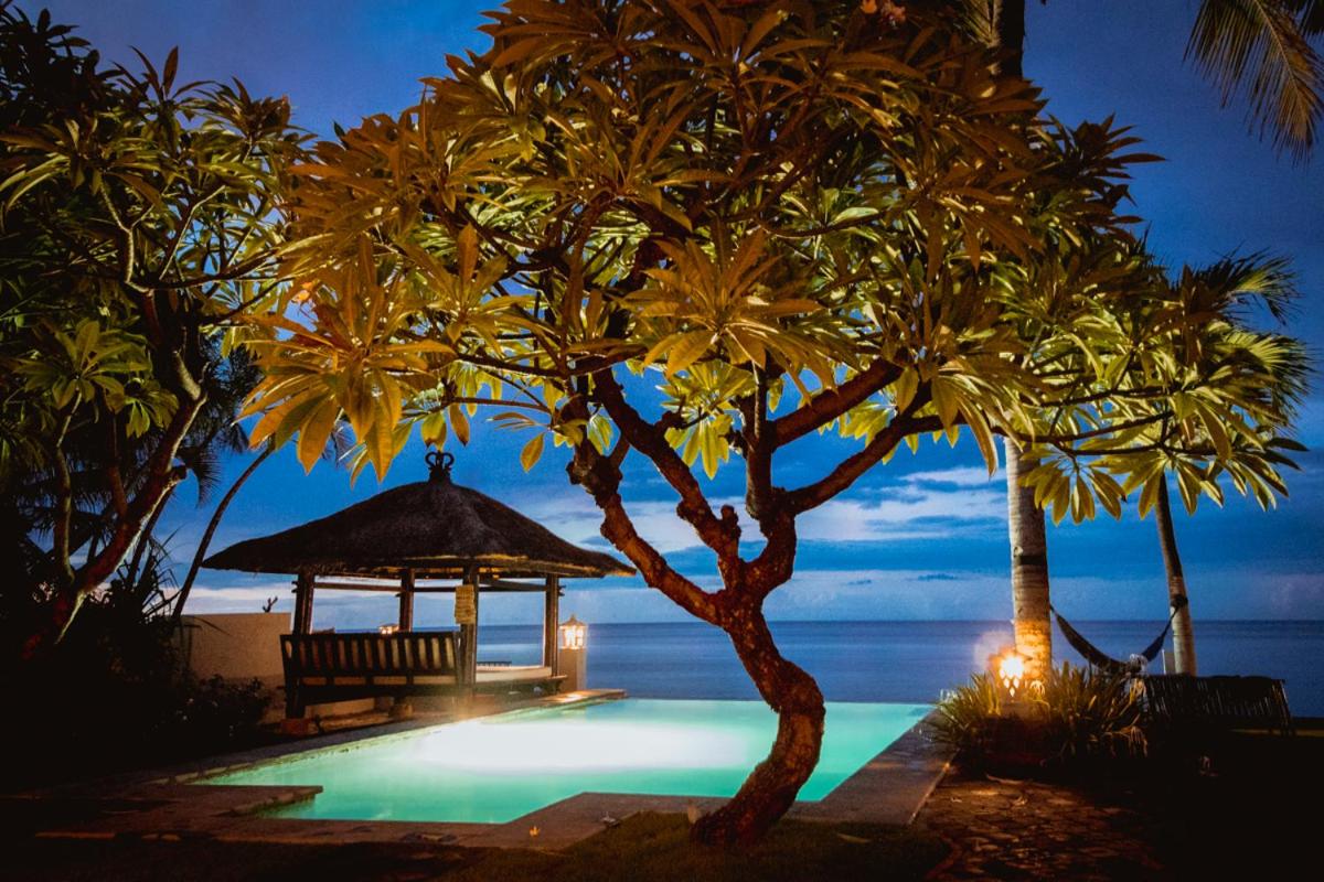 Luxurious & Tranquil Beachfront private villa with private pool - Housity
