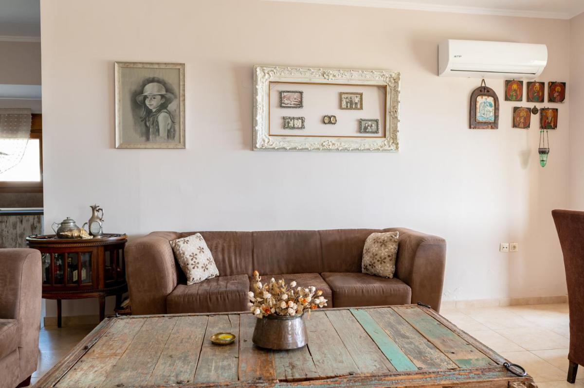 Irini's house afandou - Housity