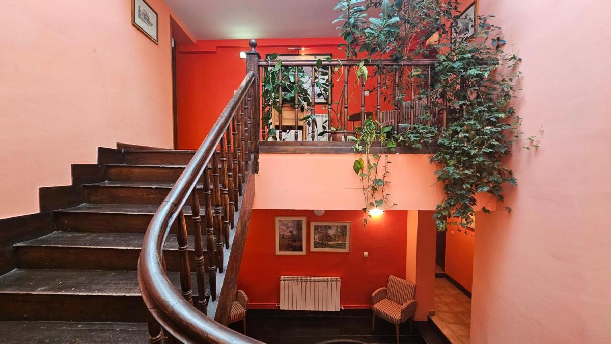 HOSTAL ALBE - Housity
