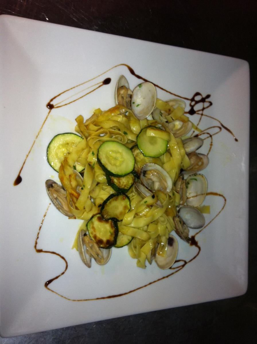 Comida en o cerca de este hotel