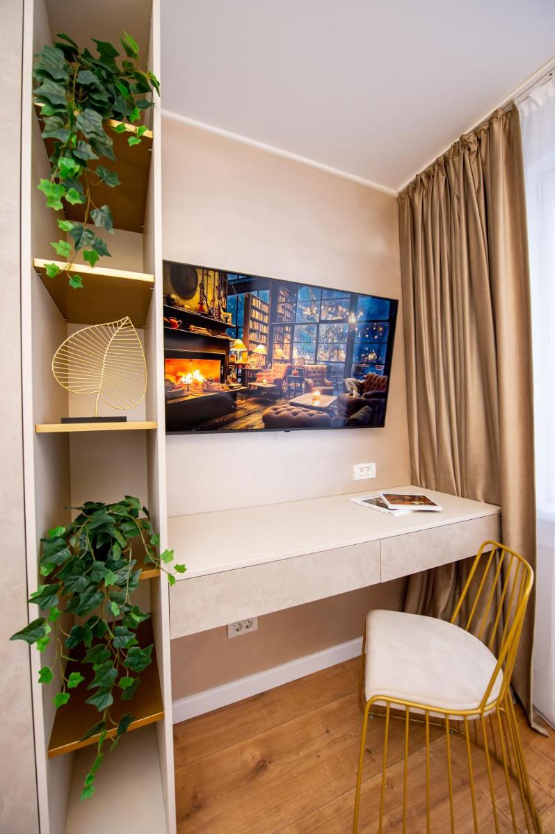 One by One - by Grand Accommodation - Housity