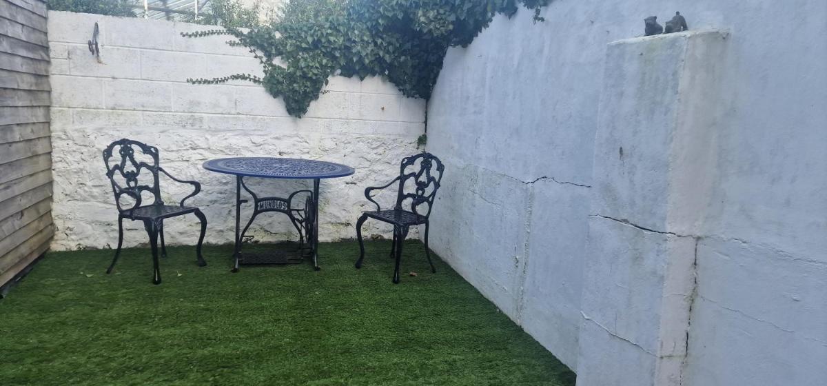 NEWTON HEATH APARTMENT -750mtrs to beach - Spacious ground floor - Sleeps 6 - Housity