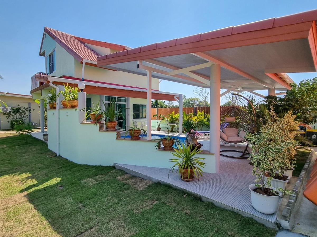 Tina's Living Paradise - Guesthouses with private pool, 5 min to beach - Housity