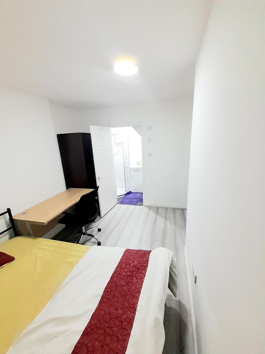 Double ensuite room free parking - Housity