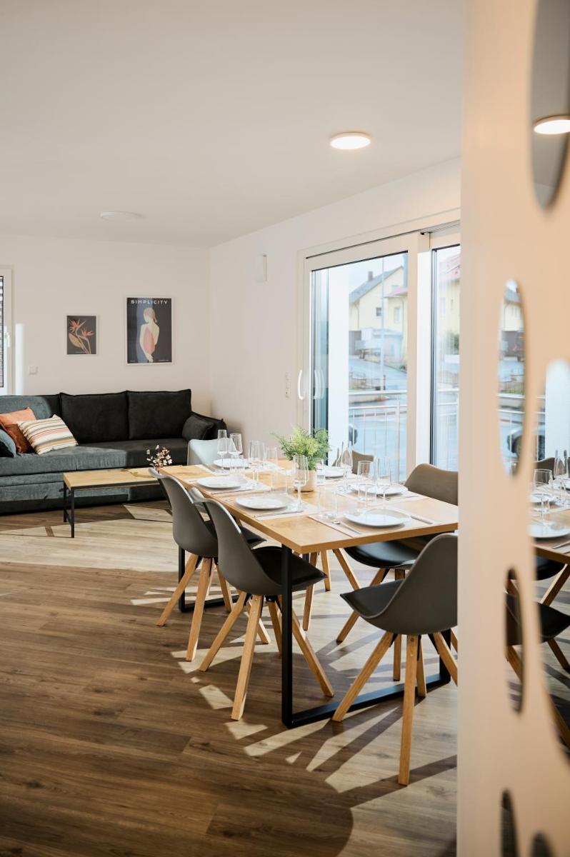 Rent4Living Apartments WLAN I kostenfreie Tiefgarage I Therme 5 Minuten zu Fuß I Barrierearm - Housity