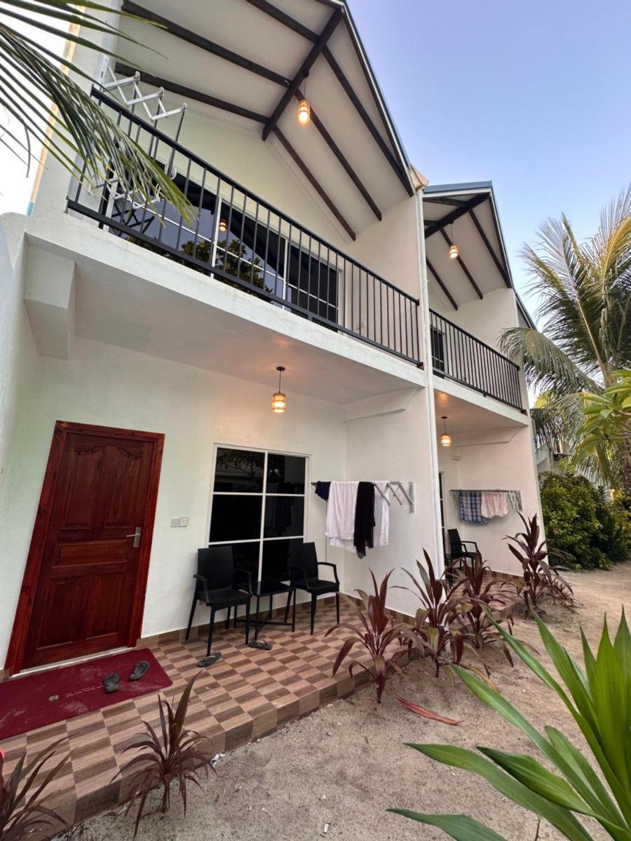 Thoddoo Island Life - Housity