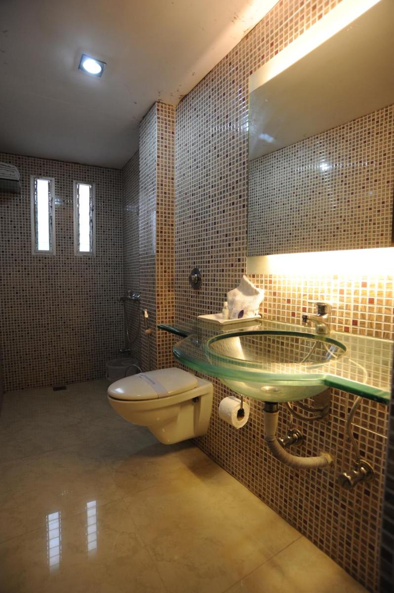 Hotel Lee International - Housity